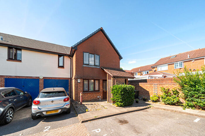 1 Bedroom Apartment For Sale In Trinity Road, Gravesend, Kent, DA12