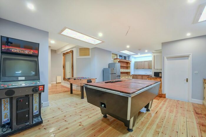 4 Bedroom Flat To Rent In Redchurch Street, London, E2