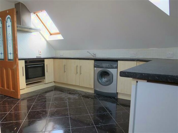 1 Bedroom Flat To Rent In Holdenhurst Road, Bournemouth, BH8