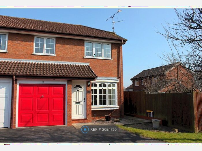 4 Bedroom Semi-Detached House To Rent In Calcot, Reading, RG31