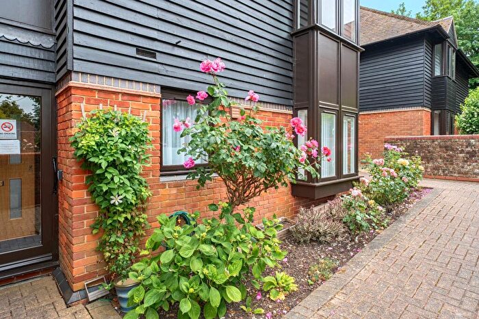 2 Bedroom Flat For Sale In Palace Gate, Odiham, RG29