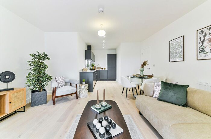 2 Bedroom Flat For Sale In Russell Hill Road, Purley, CR8