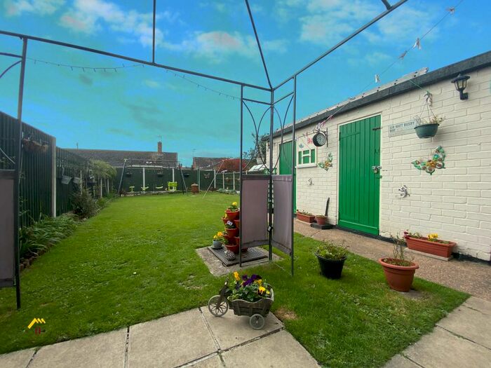 Houses for sale & to rent in DN8 5AU, King Street, Thorne Doncaster