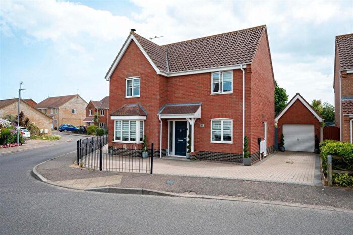 4 Bedroom Detached House For Sale In Seafields Drive, Hopton, Great Yarmouth, NR31