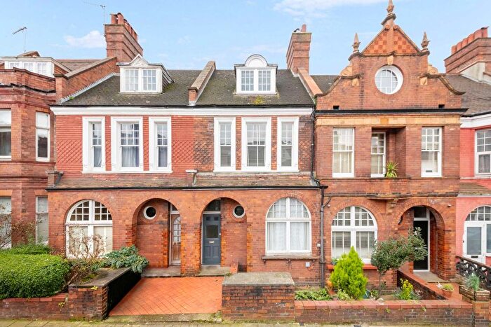 2 Bedroom Flat To Rent In Barcombe Avenue, London, SW2