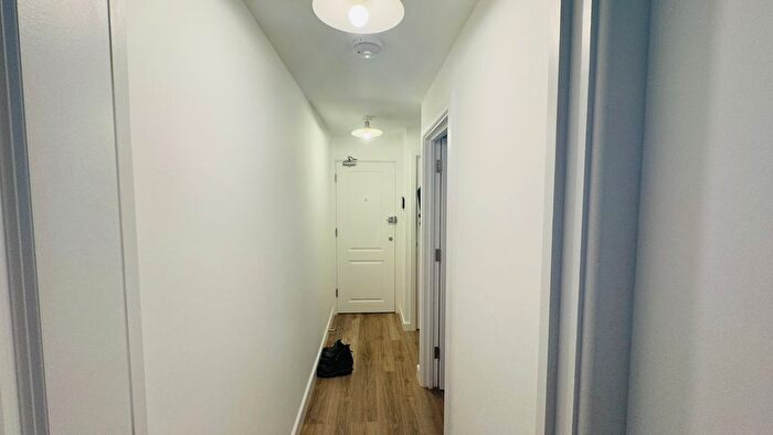 1 Bedroom Flat To Rent In Balham High Road, London, SW12