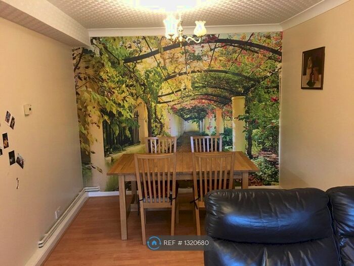 2 Bedroom Flat To Rent In Eastbury Road, Watford, WD19