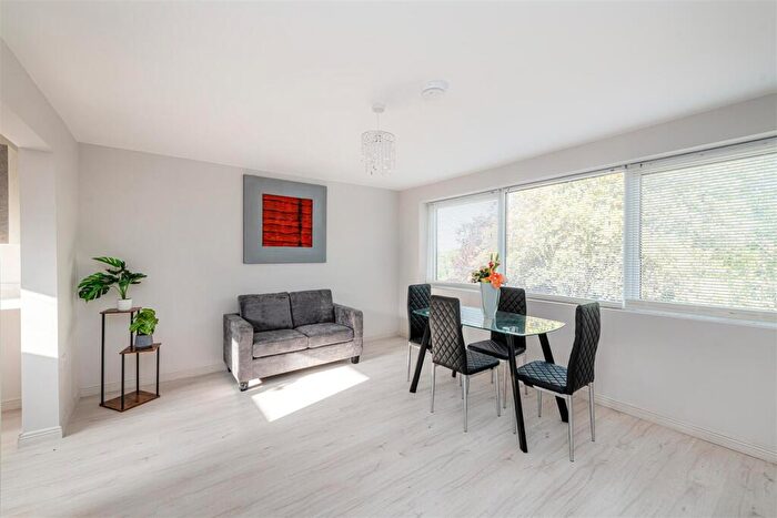 1 Bedroom Flat To Rent In Longland Way, High Wycombe, HP12