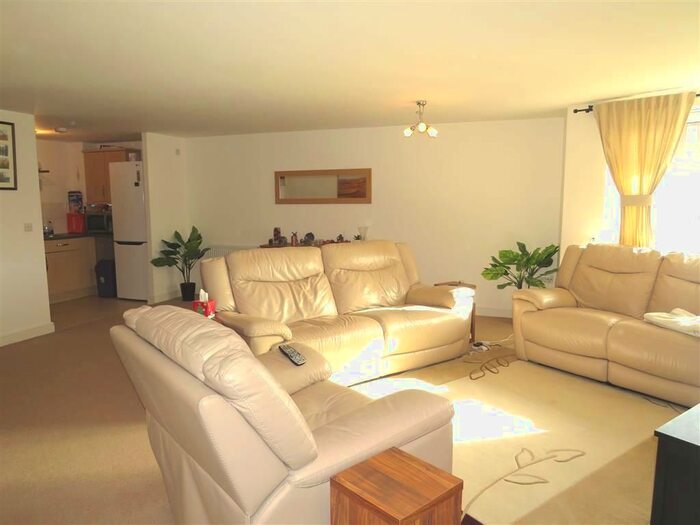 2 Bedroom Flat To Rent In Commonwealth Drive, Crawley RH10