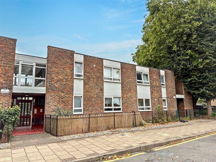 1 Bedroom Flat For Sale In Henniker Road, London, E15