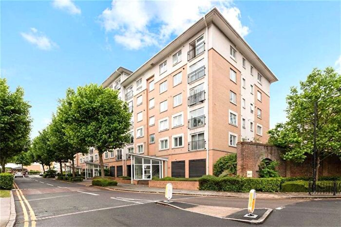 2 Bedroom Flat To Rent In Settlers Court, E14
