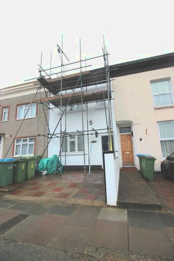 3 Bedroom Property To Rent In Conduit Road, Woolwich, SE18