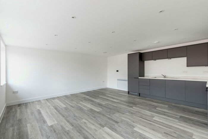 1 Bedroom Flat To Rent In Queens Square, Crawley, RH10