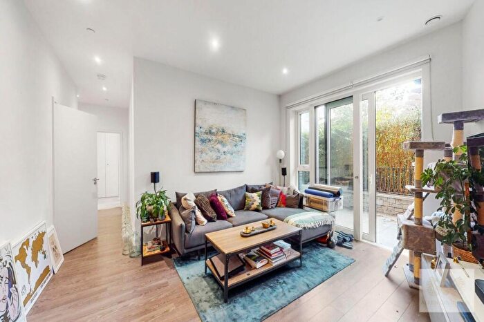 2 Bedroom Apartment To Rent In Theshoreline Building, Newnton Close, London, N4