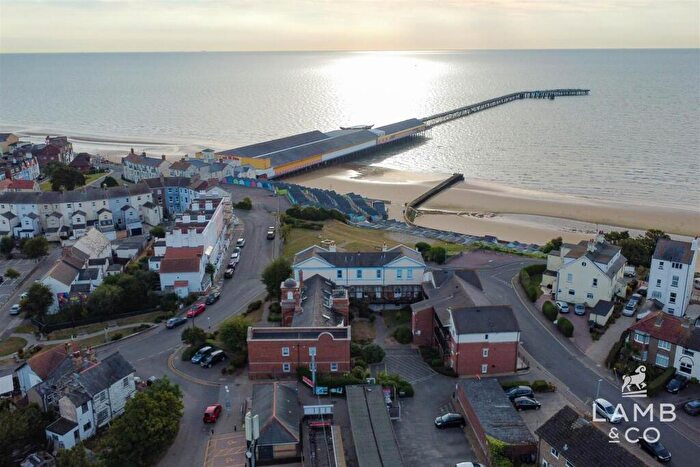 1 Bedroom Flat For Sale In Woodberry Way, Walton On The Naze, CO14