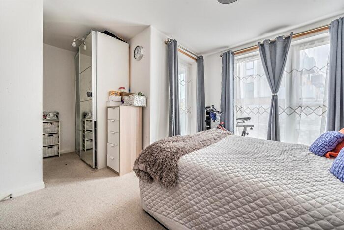 2 Bedroom Flat For Sale In Canning Square, Enfield, EN1