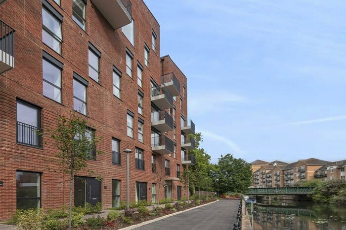 2 Bedroom Apartment To Rent In Joseph Huntley Walk, Reading, RG1