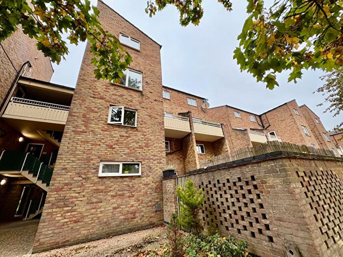 2 Bedroom Maisonette For Sale In Sackville Close, King's Hedges, Cambridge, CB4
