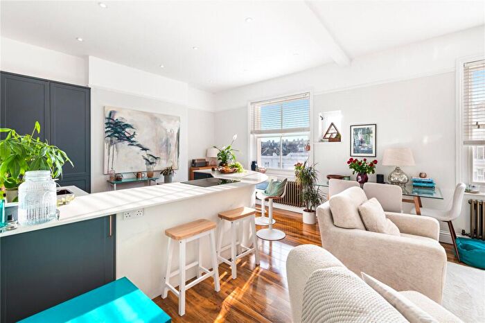 3 Bedroom Maisonette To Rent In Medina Villas, Hove, East Sussex, BN3