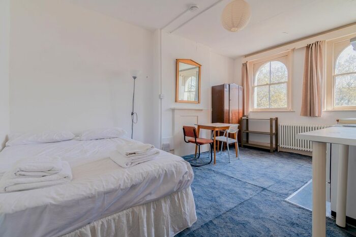 Studio To Rent In - Kensington Gardens Square, London, W2