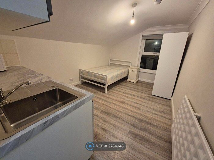 Studio To Rent In Sach Road, London, E5