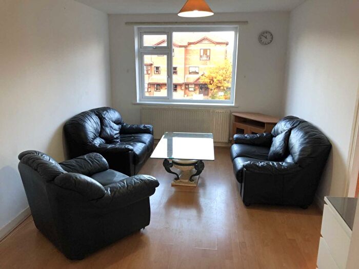 2 Bedroom Flat To Rent In Wilbraham Road, Manchester, M16