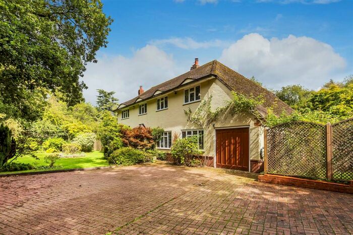 4 Bedroom Detached House For Sale In Newdigate Road, Beare Green, Dorking, RH5