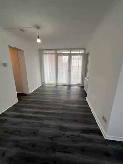 2 Bedroom Flat To Rent In Long Riding Lane, SS14