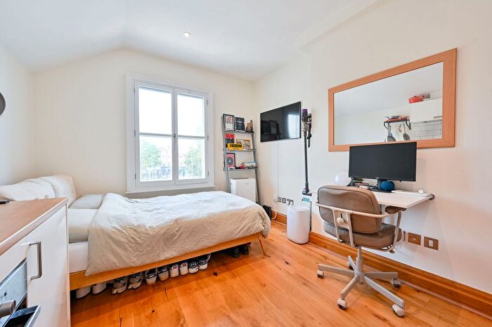 1 Bedroom Studio For Sale In St Johns Road, Richmond, TW9