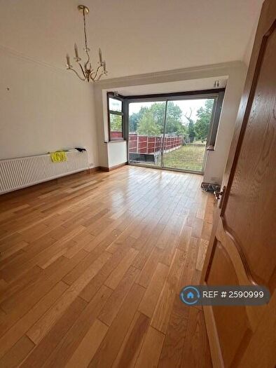 3 Bedroom Flat To Rent In Kenton Road, Harrow, HA3