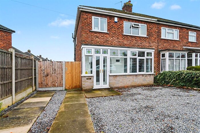 3 Bedroom Semi-Detached House For Sale In Westerdale Road, Scunthorpe, DN16