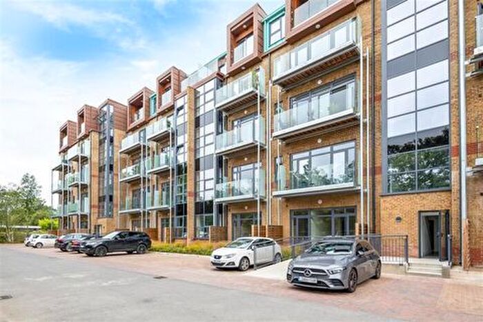 1 Bedroom Flat To Rent In Brindley Place, Uxbridge, UB8