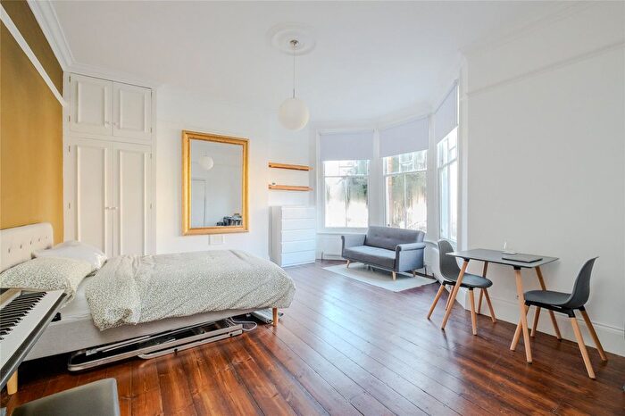 1 Bedroom Flat For Sale In Kirkstall Road, London, SW2