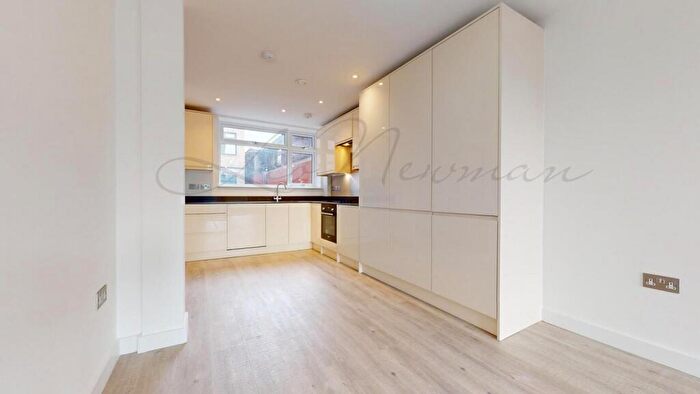 2 Bedroom Flat To Rent In Caroline Street, Limehouse, London, E1
