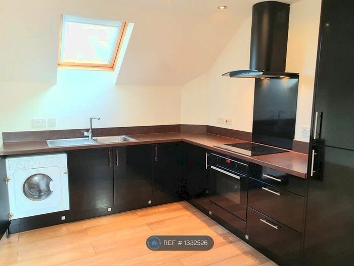 1 Bedroom Flat To Rent In Chapel Court, Bromsgrove, B61