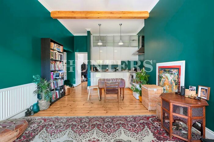 1 Bedroom Flat To Rent In Amhurst Road, London, N16