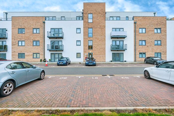 2 Bedroom Flat For Sale In Cypress Road, Luton, LU1