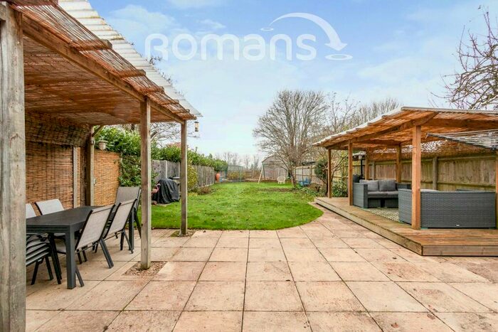 4 Bedroom Semi-Detached House To Rent In Pyotts Hill, RG24