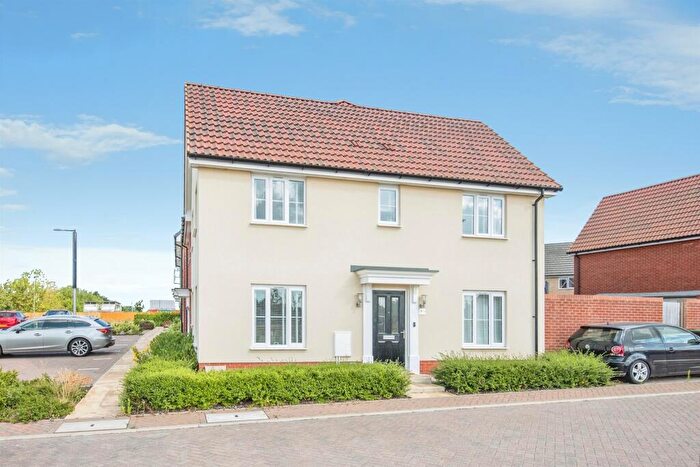 3 Bedroom Semi Detached House For Sale In Northfield View, Sproughton, Ipswich, IP8
