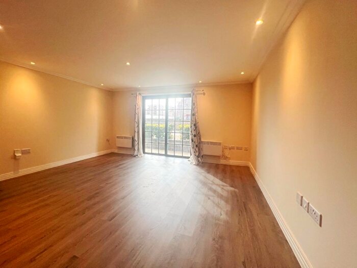 2 Bedroom Flat To Rent In Hewitts Quay, Barking, IG11