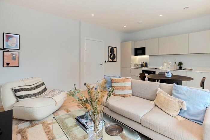 2 Bedroom Apartment For Sale In The Royal Majestic Apartments - Brondesbury, NW2