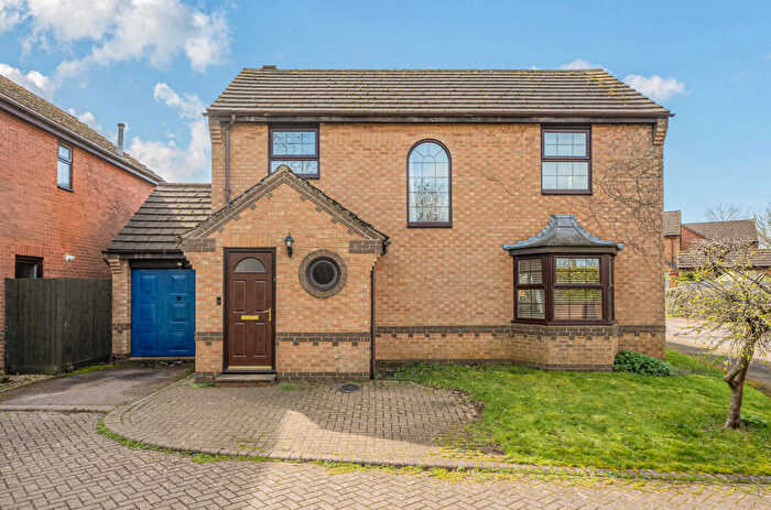 4 Bedroom Detached House For Sale In Maple Close, Towcester, Northamptonshire, NN12