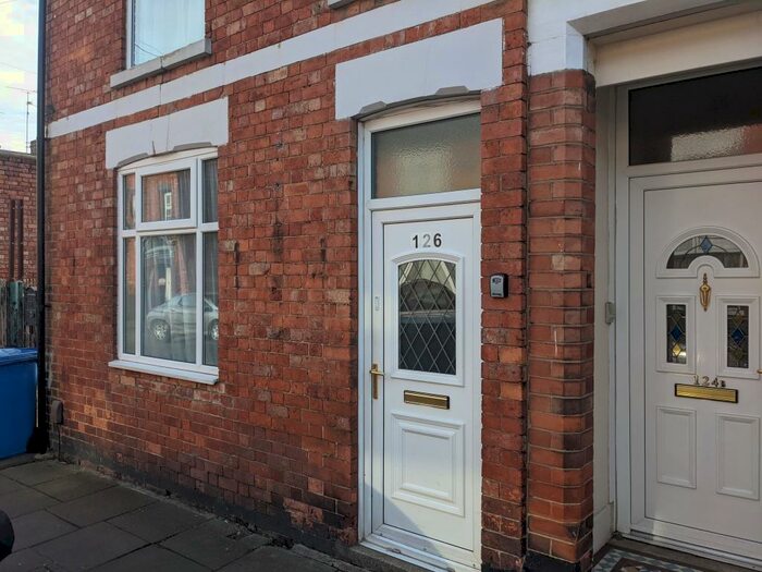 4 Bedroom House To Rent In Regent Street, Kettering, NN16