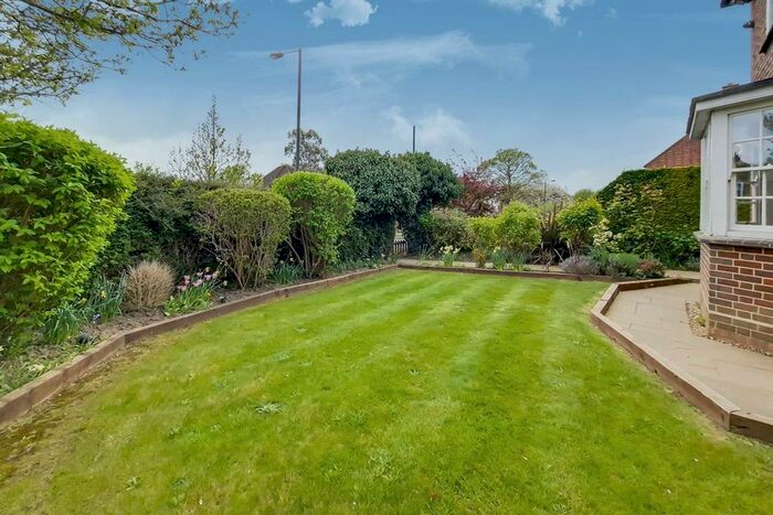 4 Bedroom Property To Rent In Albury Drive, Pinner, HA5