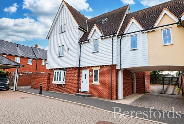 4 Bedroom Link Detached House For Sale In Edward Paxman Gardens, Colchester, CO1