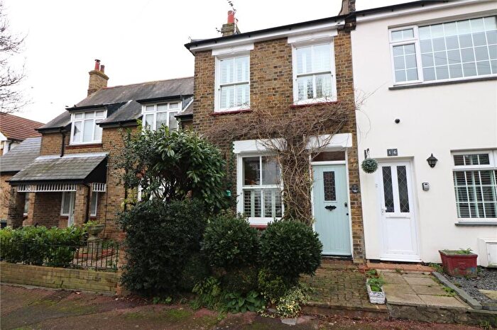 2 Bedroom End Of Terrace House To Rent In Armitage Road, Thorpe Bay, Essex, SS1