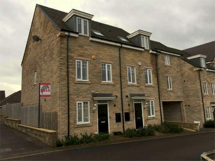 3 Bedroom Semi-Detached House To Rent In The Oval, Dewsbury, WF13