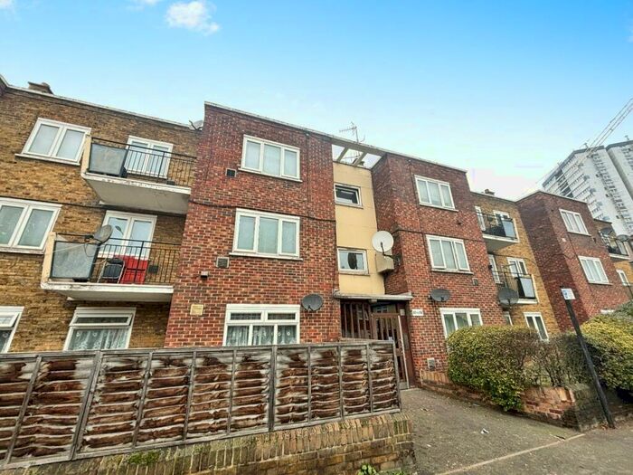 2 Bedroom Apartment To Rent In New Barn Street, London, E13