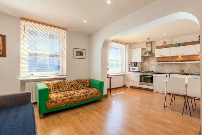 2 Bedroom Flat To Rent In King's Cross Road, Kings Cross, London, WC1X