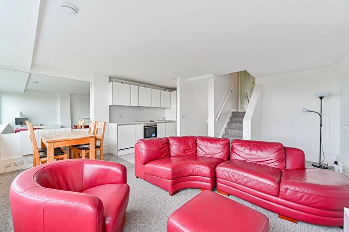 2 Bedroom Flat To Rent In Aragon Tower, Rotherhithe, London, SE8